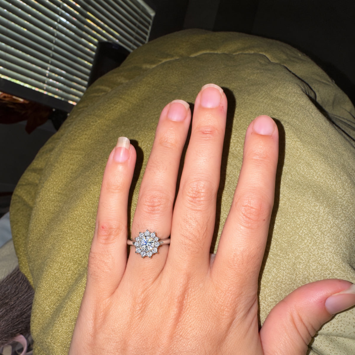 VALLETRO 3 Carat Moissanite Floral Halo Ring